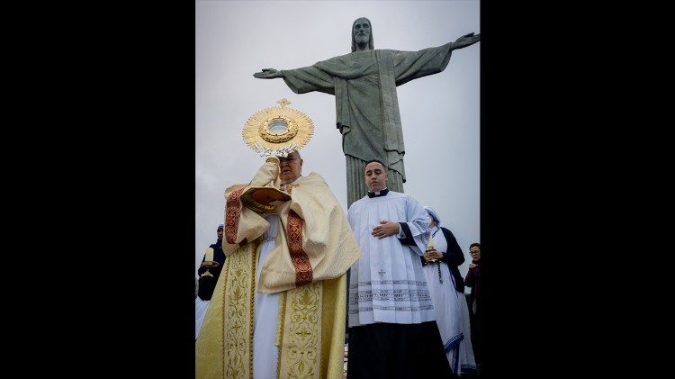 Ben&ccedil;ao Eucar&iacute;stica