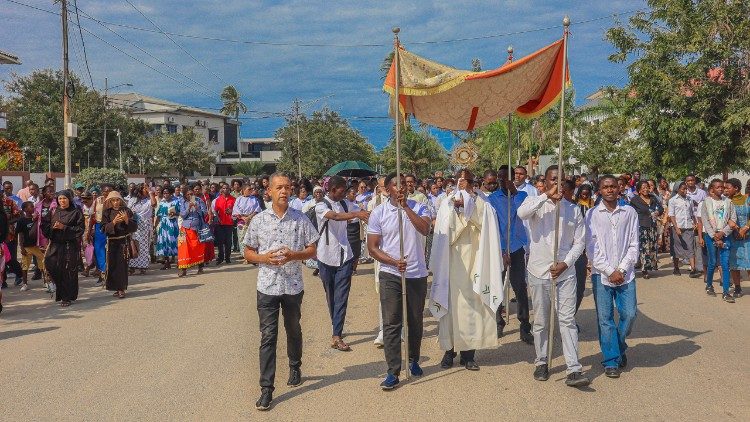 Solenidade do Corpus Christi na arquidiocese da Beira (Moçambique)