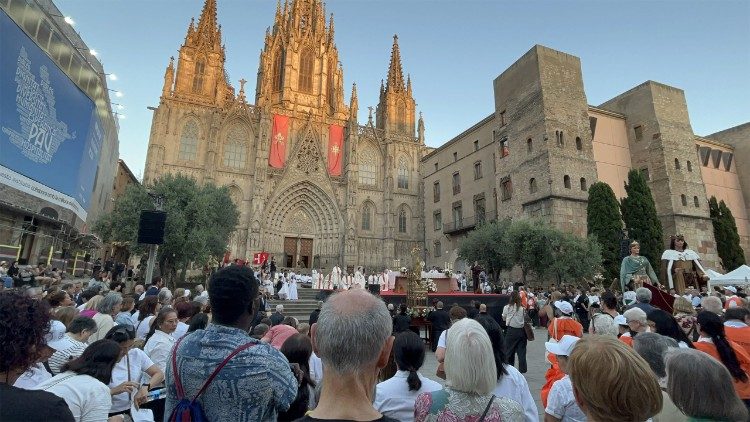 Il Corpus Domini davanti alla Cattedrale della Santa Croce e di Santa Eulalia