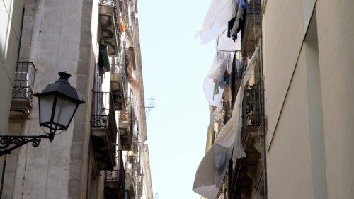 Il quartiere Raval a Barcellona, volto dell'emarginazione che il turismo non vede