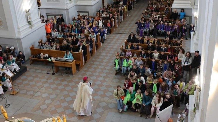 Mimo trudnej sytuacji wojennej, na Ukrainie nie ustaje troska o młode pokolenie