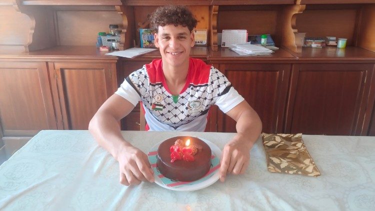 Khalid che festeggiava un anno di permanenza nella Fondazione Don Bosco