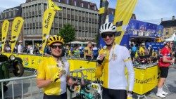 Noruega, monseñor Antons Prikulis, a la derecha, con el padre Nicola Agnoli.