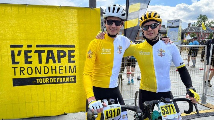 Watykańscy kolarze podczas wyścigu w Trondheim