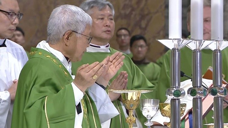 Le cardinal You pendant la messe