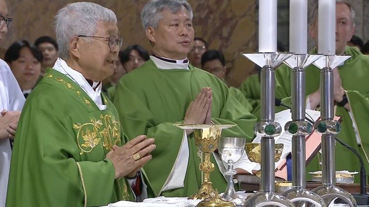 Un momento della consacrazione eucaristica. 