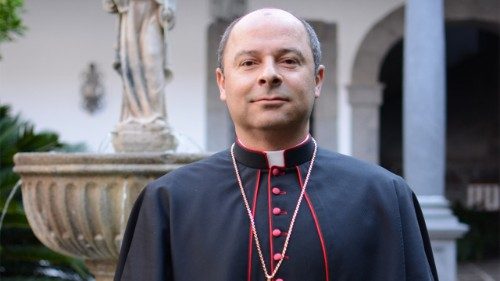 Bischof von Teneriffa: Papst l&auml;dt ein, Mauern der Gleichg&uuml;ltigkeit einzurei&szlig;en