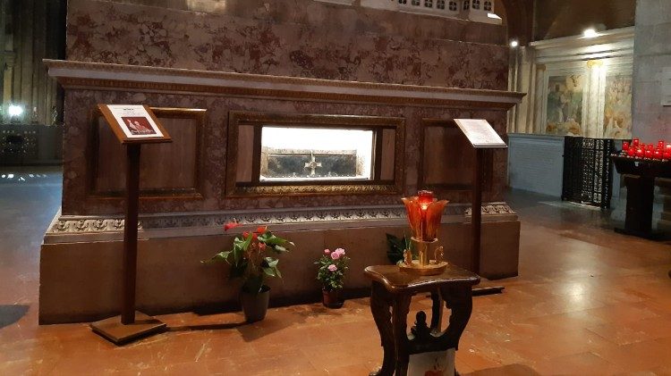 L'urna d'argento nella quale re Liutprando ha fatto conservare le reliquie di sant'Agostino 