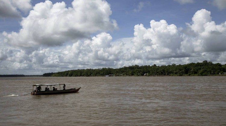 Foto-Padre Paulo Roberto Concei&ccedil;&atilde;o_Rio Amazonas_Macap&aacute;-AP
