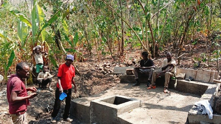 Monitoraggio dei lavori per portare acqua pulita nei villaggi, nel sud dell'Etiopia