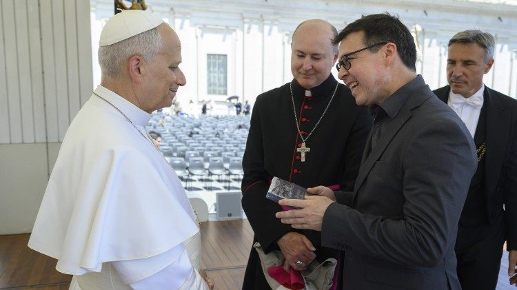 Papa encontra o Ir. Vanderlei Siqueira e dom Reginei José Manolo, bispo auxiliar de Curitiba/PR