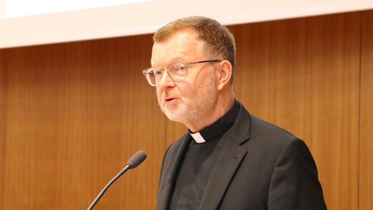 Pater Hans Zollner bei der Konferenz (Foto: Mirticeli Medeiros, IADC)