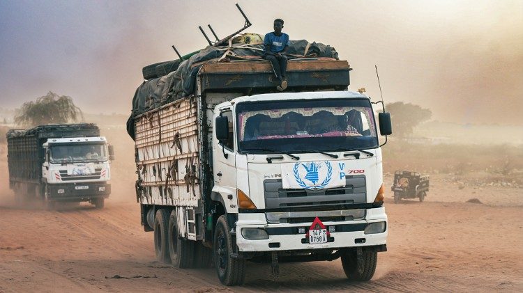 Camion del PAM raggiungono i campi di sfollamento a Tawilah in Sudan