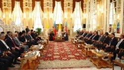 Baku (Azerbaigian): il ricevimento in onore del cardinale Koovakad, prefetto del Dicastero per il Dialogo Interreligioso, nella residenza dello Sceicco, con la partecipazione di leader delle confessioni religiose e membri del parlamento e del governo