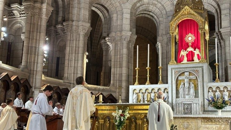 Na zakończenie odbyła się kr&oacute;tka adoracja Najświętszego Serca