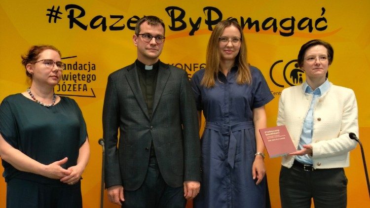 Prezentacja „Praktycznego komentarza do listu apostolskiego motu proprio papieża Franciszka Vos estis lux mundi”