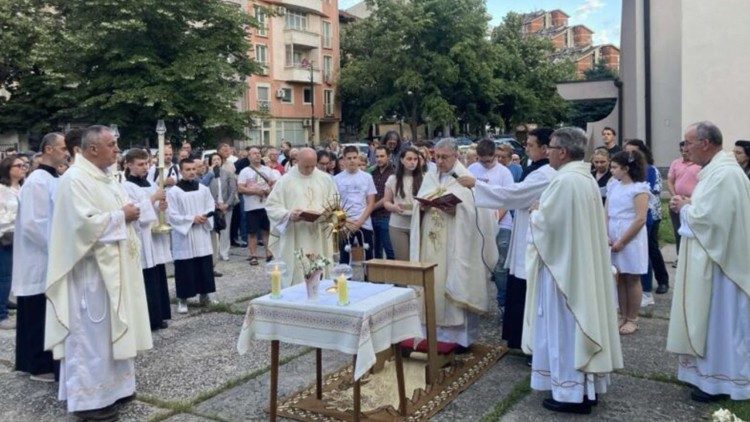 Svetom misom i euharistijskom procesijom u Skoplju proslavljen je blagdan Presvetog Tijela i Krvi Kristove – Tijelovo