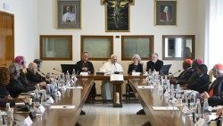 El Papa en la sede de la Secretaría General del Sínodo