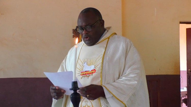 Padre Altino Jos&eacute; Cardoso, p&aacute;roco da Par&oacute;quia Nossa Senhora da Concei&ccedil;&atilde;o de Corrane