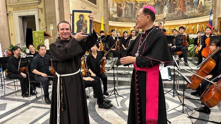 Entre los presentes el cardenal Rolandas Makrickas