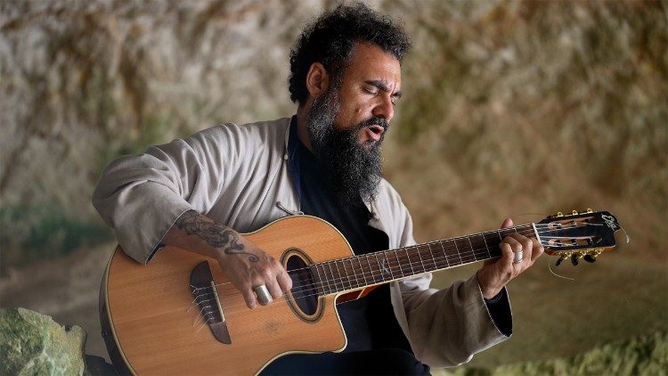 Giacomo Sferlazzo, artista e attivista “di frontiera” che vive e lavora a Lampedusa ©fotovaticannews