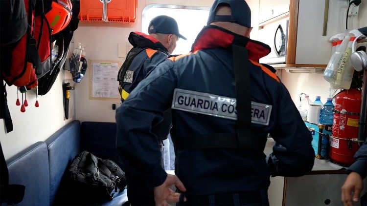 A Guarda Costeira atuando em Lampedusa