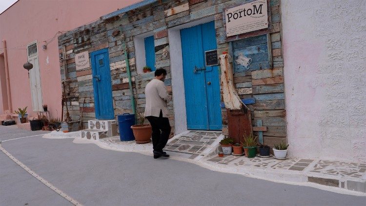 L'ingresso di PortoM a Lampedusa &copy;fotovaticannews