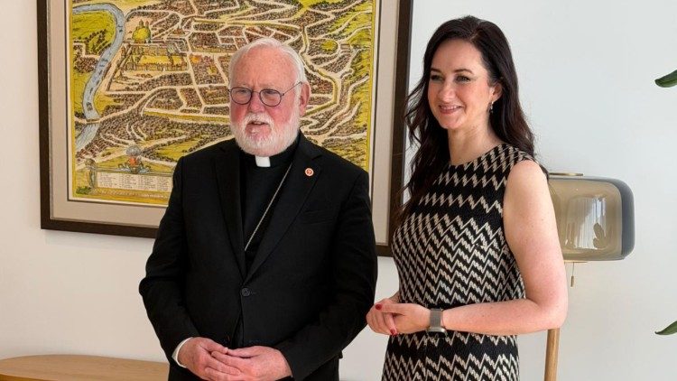 Il segretario per i Rapporti con gli Stati e le Organizzazioni Internazionali della Santa Sede e il primo ministro della Lituania, Inga Ruginienė.