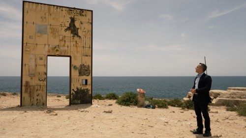 Il sindaco di Lampedusa: siamo zattera in mezzo al mare, il Papa aiuta ad aiutare