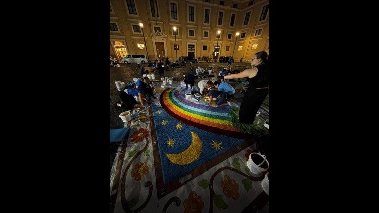 Volunteers preparing the "infiorata" on the evening of June 28th ©️Peter Dückers