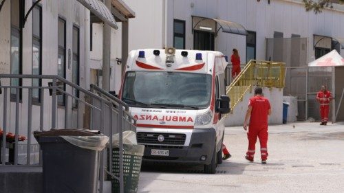 It&aacute;lia: dentro do centro de acolhimento de Lampedusa, pelos olhos dos migrantes