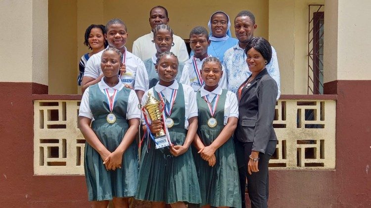 Os alunos da “Our Lady of Fatima High School”, vencedora do concurso nacional de 2025