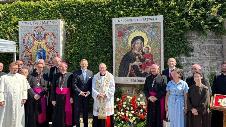 Vatikāna dārzos atklāta Getšvaldes Dievmātes mozaīka
