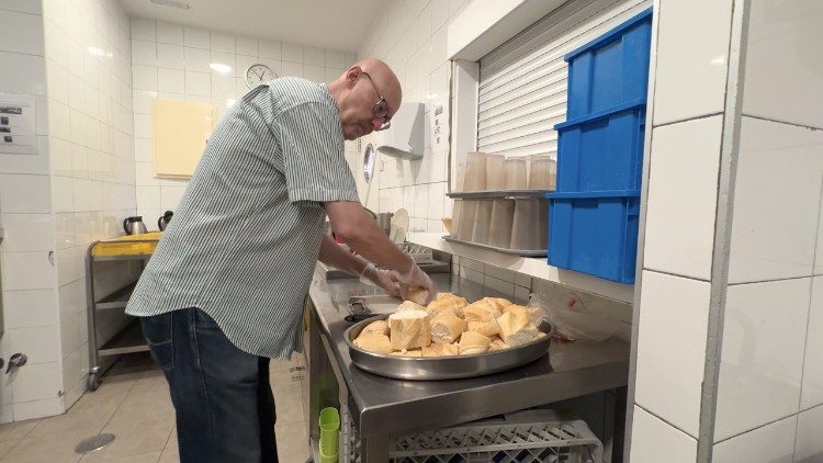 Al lavoro nella cucina