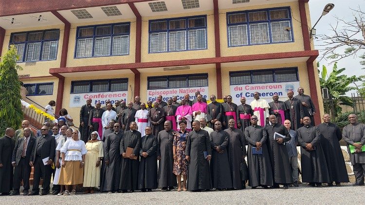 Participants &agrave; la 51e Assembl&eacute;e pl&eacute;ni&egrave;re des &eacute;v&ecirc;ques du Cameroun 