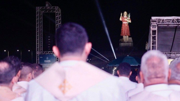 Milhares de pessoas participaram da inaugura&ccedil;&atilde;o no s&aacute;bado (25/04)