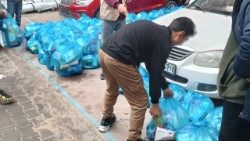 Hiệp hội Phúc lợi Công giáo Cận Đông vận chuyển các gói thực phẩm và đồ dùng vệ sinh