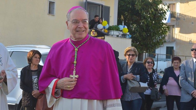Tommaso Caputo, arzobispo prelado de Pompeya.