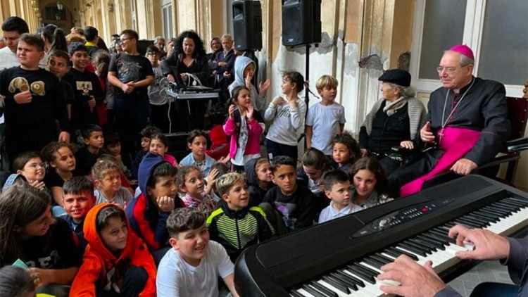 Un momento della festa dell'accoglienza al Centro Bartolo Longo. 