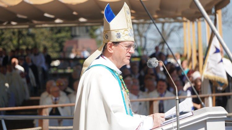 Abp Tadeusz Wojda podczas uroczystości majowych na Jasnej Górze 