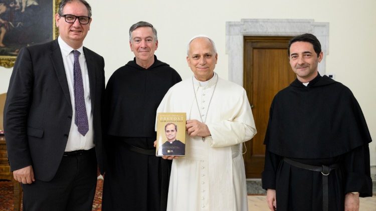 Papa Leone con padre Joseph Farrell e Lorenzo Fazzini (a sinistra) e padre Rocco Ronzani (a destra)