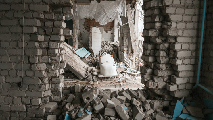 Le rovine di un ospedale nella citt&agrave; ucraina di Kherson &copy;Colin Delfosse/Msf