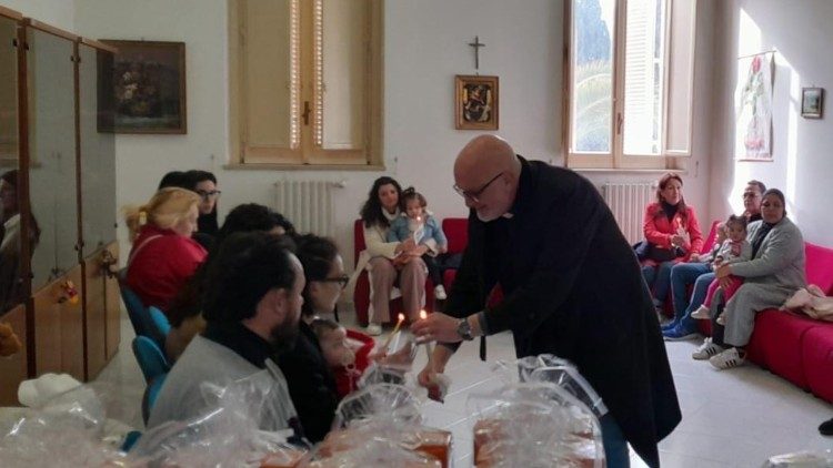 Don Antonio Protano, responsabile delle Opere di carità, al Centro Beata Vergine.