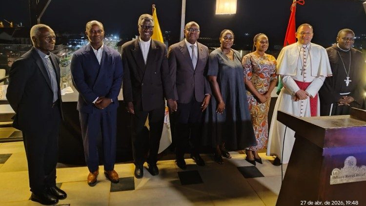 Dom Waldemar Sommertag com os Bispos da Guin&eacute; e a Secret&aacute;ria de Estado da Coopera&ccedil;&atilde;o Internacional, Fatumata Jau