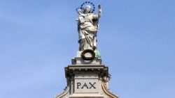 Muttergottes Statue beim Marienheiligtum von Pompeji, das Papst Leo XIV. am 8. Mai 2026 besucht 