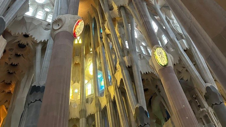 Piękno bazyliki Sagrada Familia oddziałuje na wszystkie zmysły