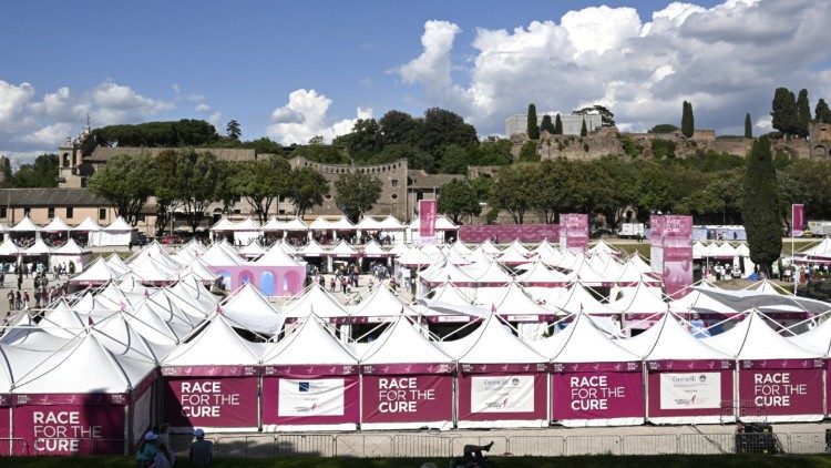 Il villaggio della Race for the Cure nell'area del Circo Massimo