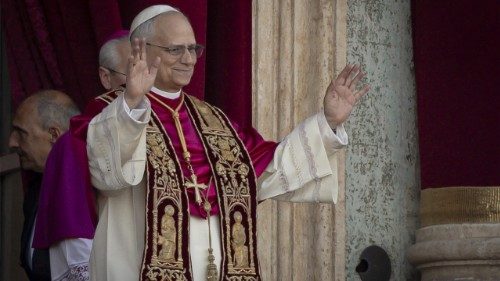  Un an du pontificat de L&eacute;on XIV: voyages, appels &agrave; la paix et mission de pasteur du monde