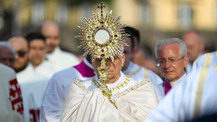 Il Papa durante la processione del Corpus Domini