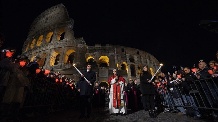 La Via Crucis al Colosseo